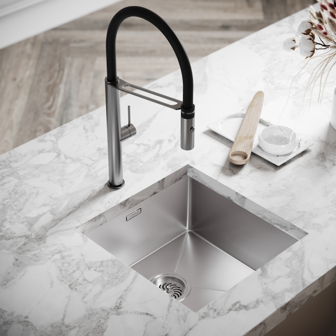 Livello Pull Out Kitchen Tap & Vello Undermount Sink In Stainless